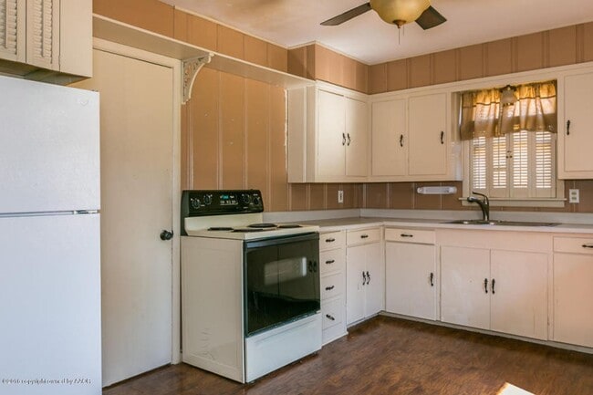 Building Photo - 118 N Goliad St