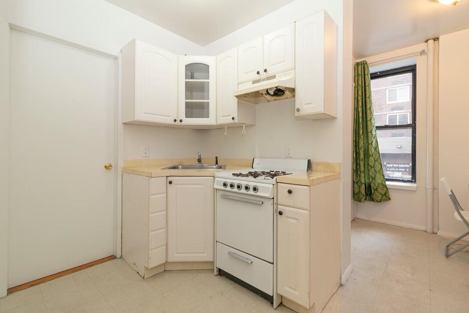 Building Photo - 312 E 93rd St