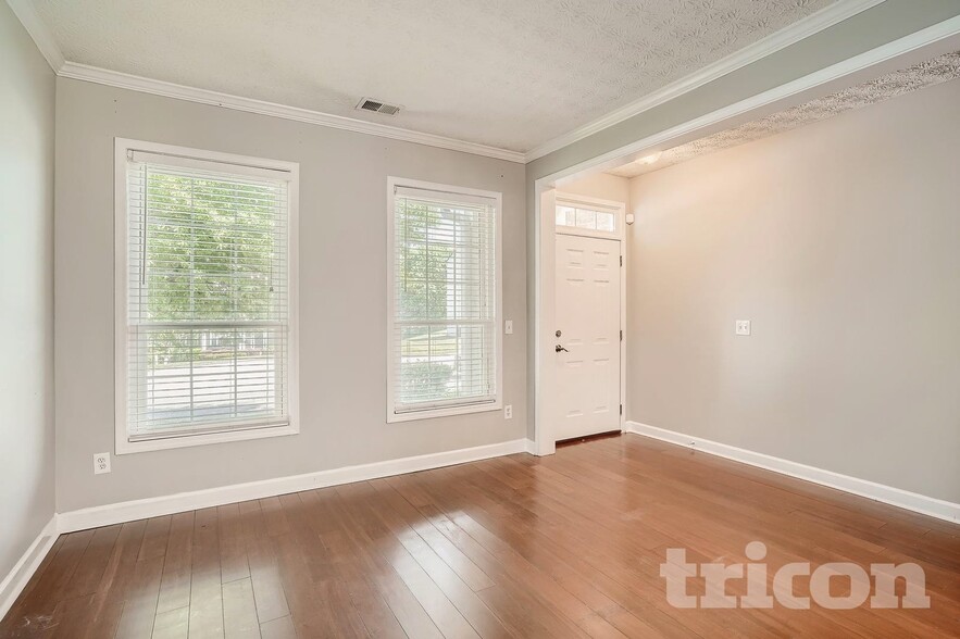 Building Photo - 415 Park Creek Trce