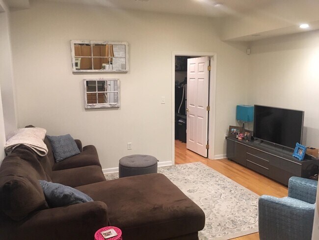 Building Photo - 254 6th St