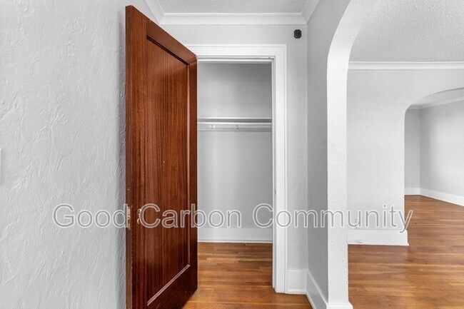 Building Photo - 2106 Delaware Ave