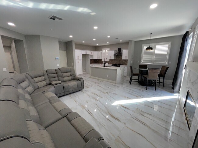 Primary Photo - 10950 Mayberry St