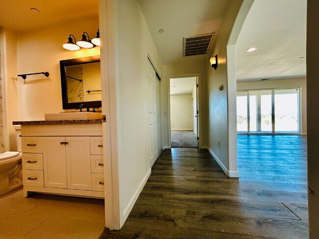 Building Photo - Gorgeous 3 bd, 2.5 ba on 1 acre