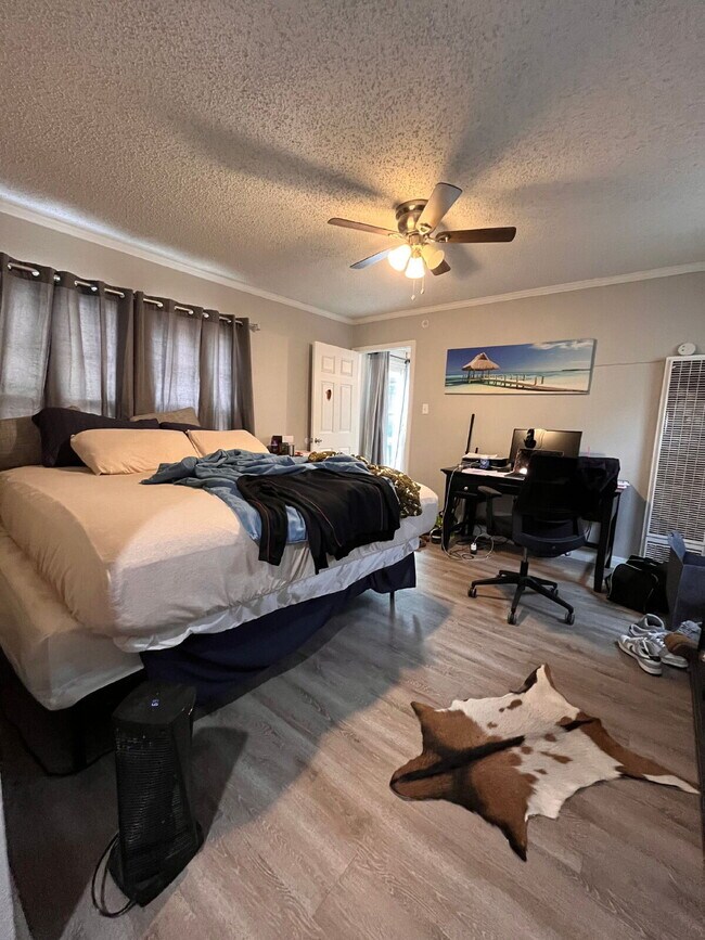 Building Photo - Pre-Leasing for Summer/Fall 2026 - Close to TTU & Covenant Hospital