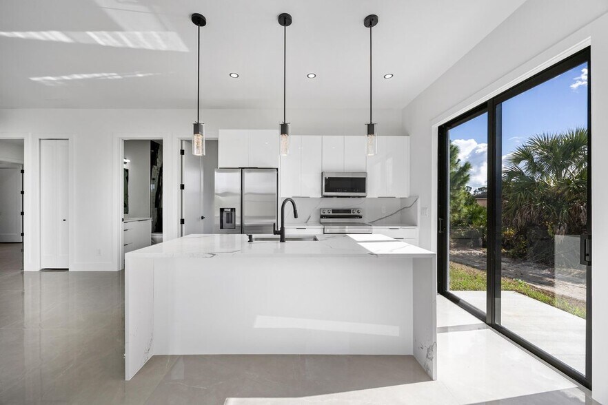 Building Photo - 1057 Halby Ave S