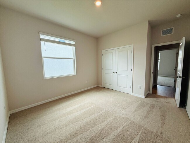 Building Photo - New built 4 bedroom 3 bath 3 car garage in Coddington Subdivision