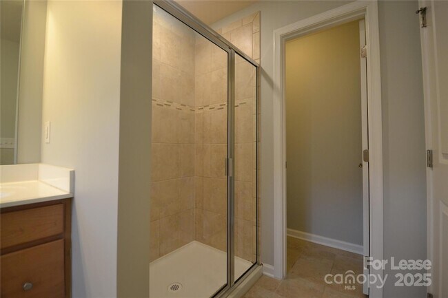 Building Photo - 1606 Fleetwood Dr