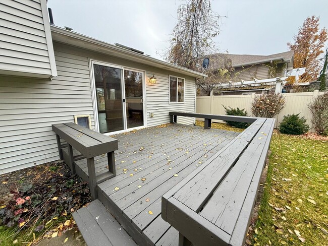 Building Photo - Stunning 3 Bed 2 Bath Eagle Ridge Home w/ ...