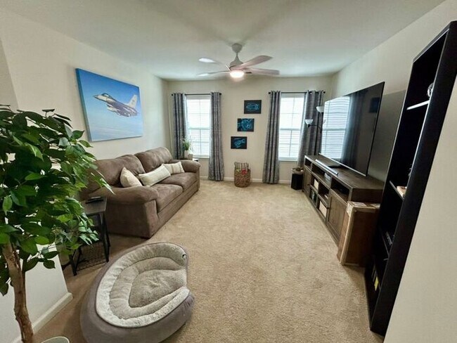 Building Photo - **Beautifully Maintained 3 Bedroom Home with Study, Screened Porch & Fenced Yard**