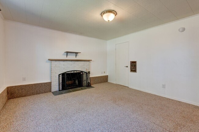 Building Photo - Spacious 4-Bedroom Home with Fireplace, Fenced Yard, and 2-Car Garage