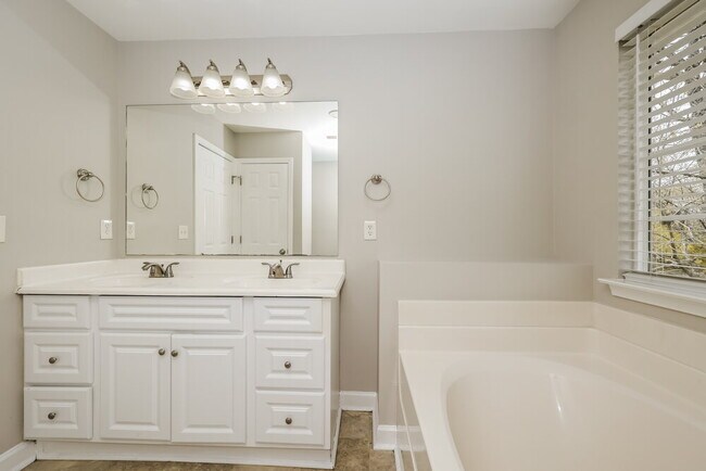 Building Photo - 1245 Canyon Ridge Ct