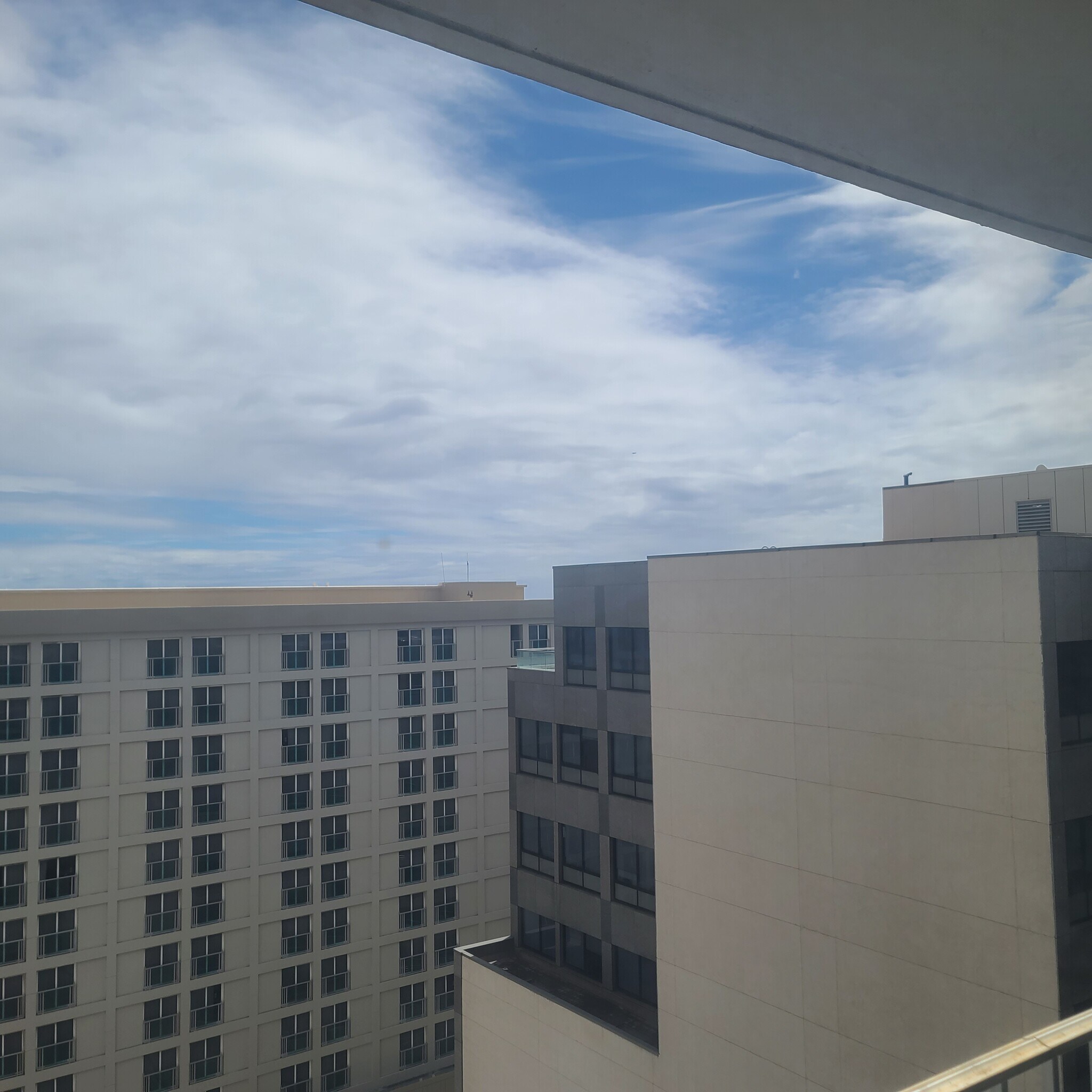 Building Photo - 1617 Kapiolani Blvd