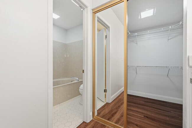 Building Photo - 114 Gleneagles Dr