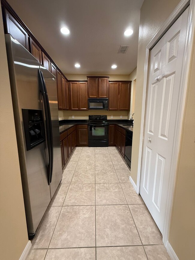 Building Photo - 3/2.5 townhome in Sanford! AVAILABLE MARCH...