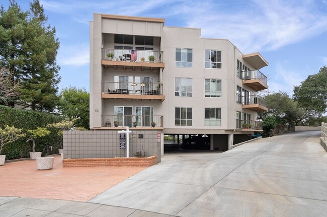 Building Photo - Prime San Mateo Living | 1 BR - 1 BA - Condo