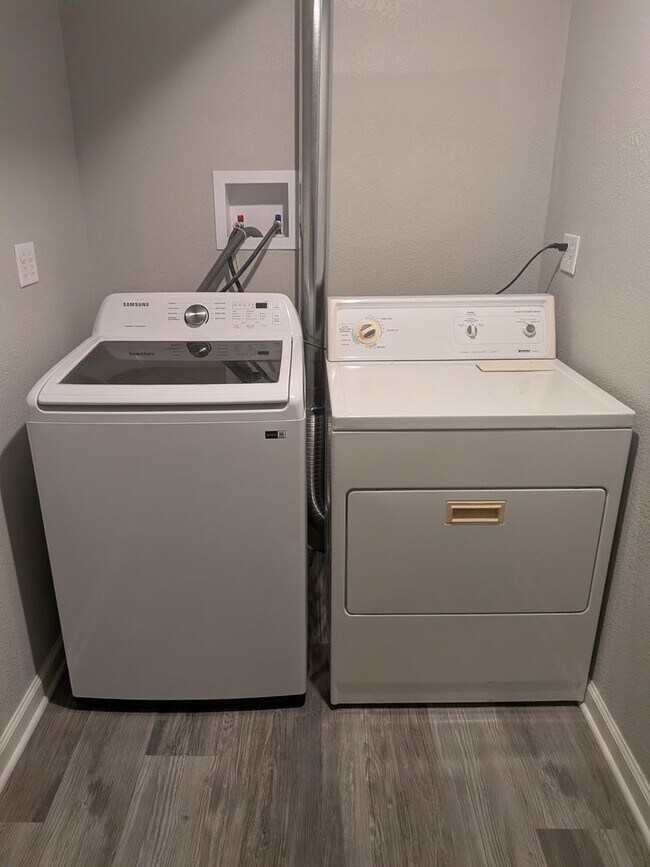 Building Photo - 7802 Rollingwood W Dr