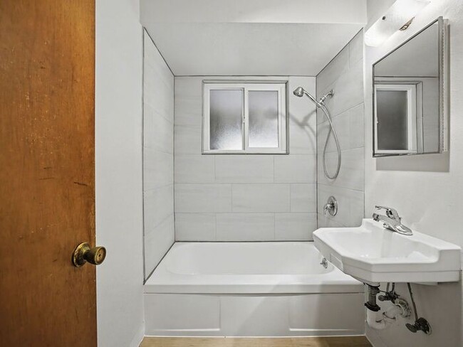 Building Photo - Duplex: 2 Bedrooms - Salem SE