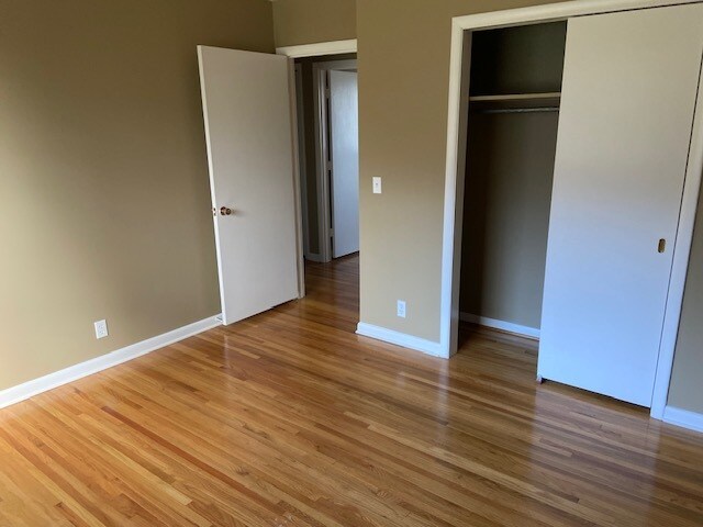 Building Photo - 164 New Shackle Island Rd