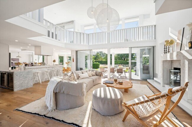 Building Photo - 8 Heller Ln