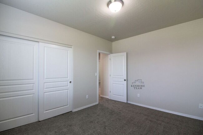 Building Photo - 6914 Three Rivers Dr
