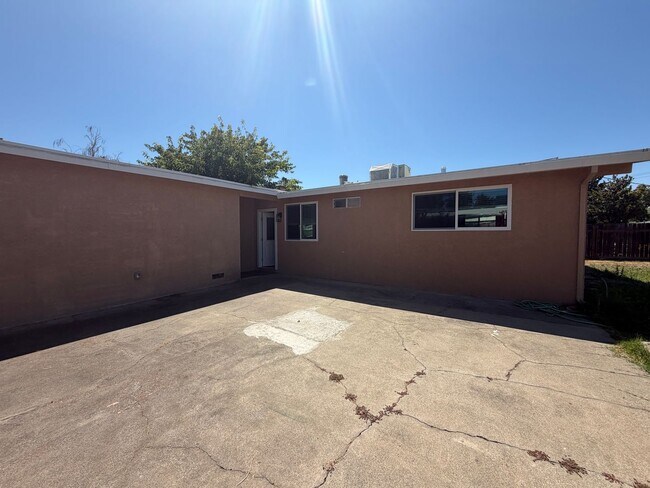 Building Photo - 3809 Sunnyvale Ave
