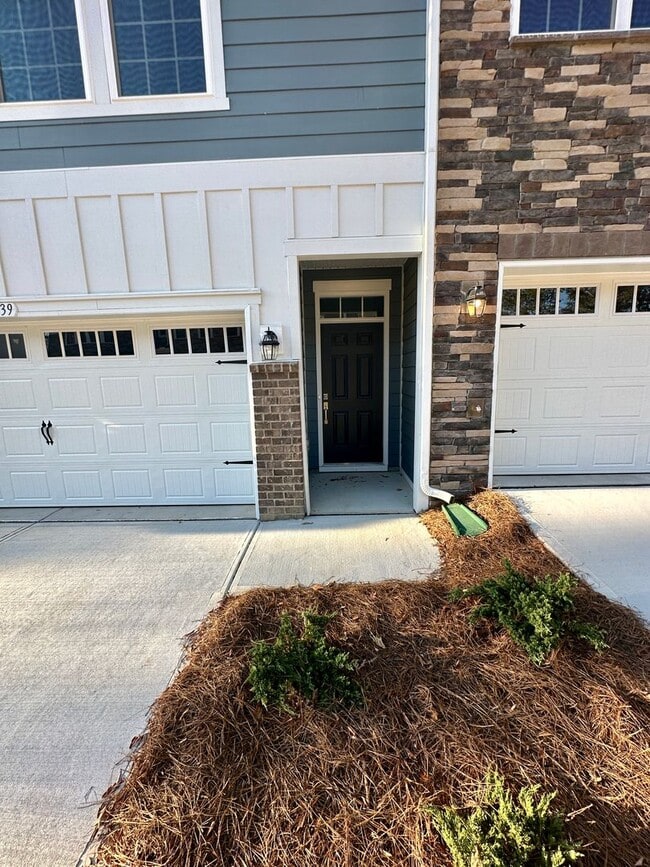 Building Photo - 4BR/3.5 Bath Townhouse in Prime Ballantyne Location; Great Schools