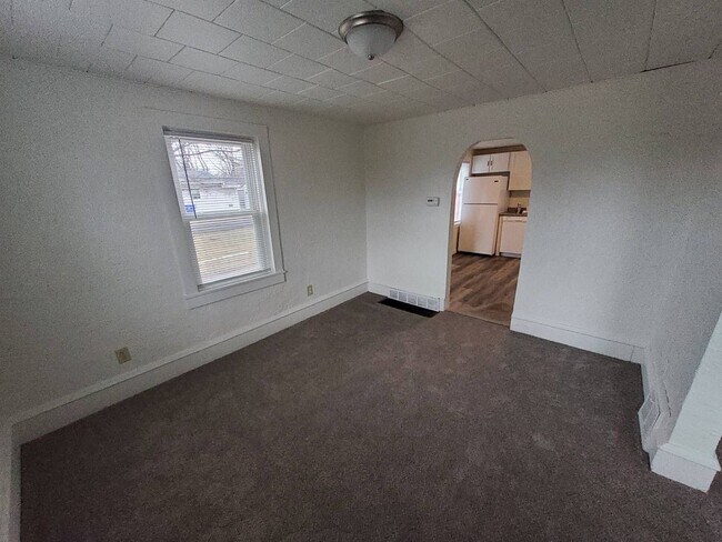 Building Photo - 928 W Kamps Ave