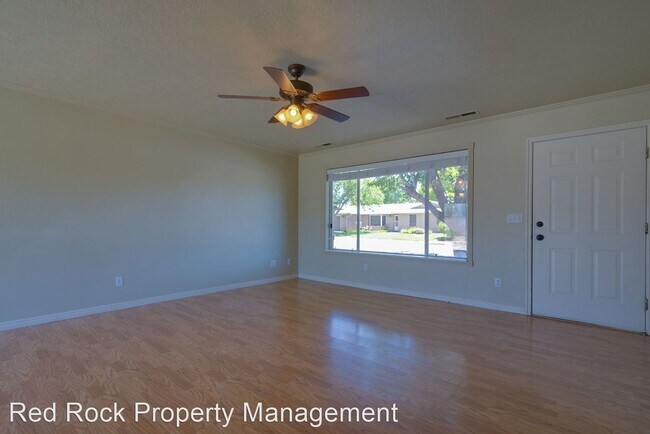 Building Photo - 3 br, 2 bath House - 530 S 250 E