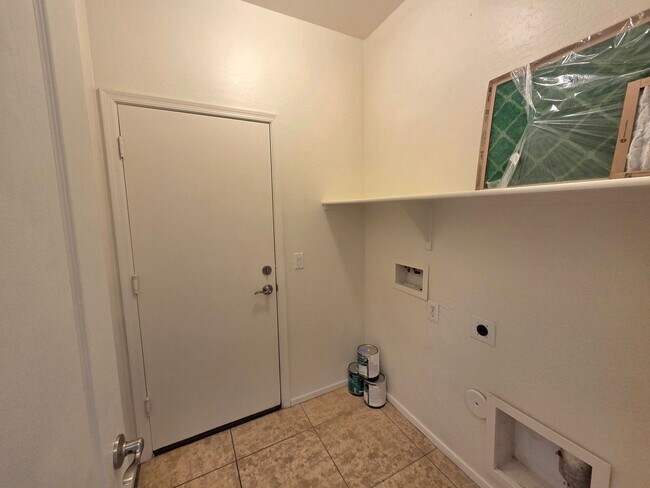 Building Photo - Beautiful 4 Bed/2 Bath in Goodyear!