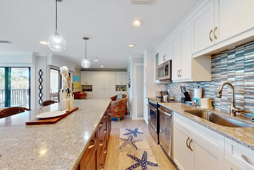 Building Photo - 5806 Gulf Dr