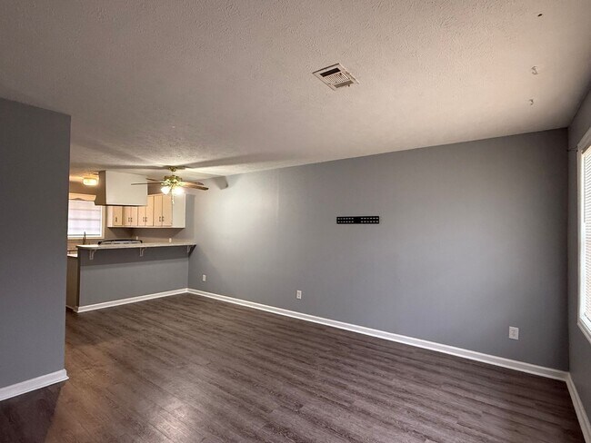 Building Photo - 1309 Glenn Cir