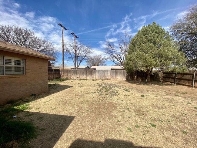Building Photo - PRE-LEASING JULY.
