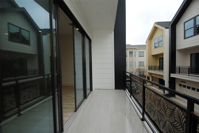 Building Photo - 6312 Illinois St