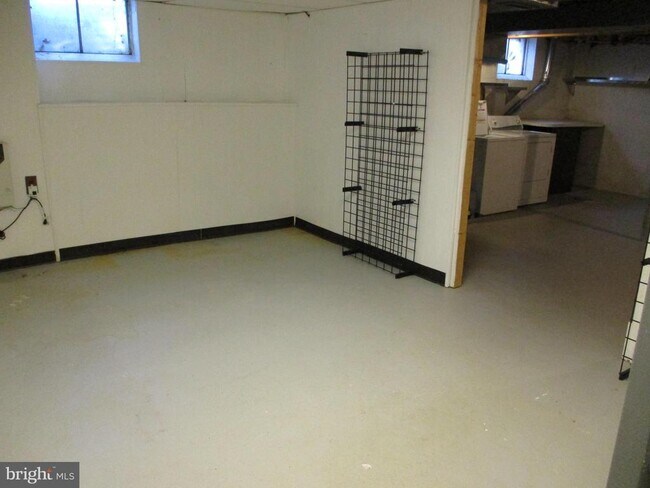 Building Photo - 525 Grant Ave