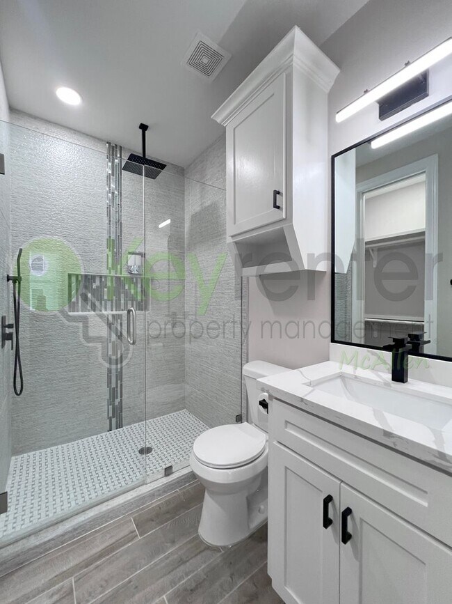 Building Photo - Stunning 3- bed/ 2.5 upgraded luxury townh...