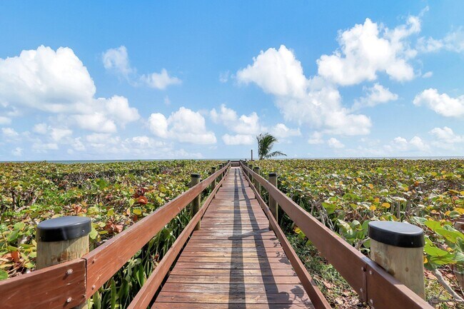 Building Photo - 3870 N Hwy A1A