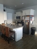 Building Photo - 7576 N Hutch Ln