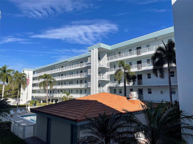 Building Photo - 4629 Poinciana St