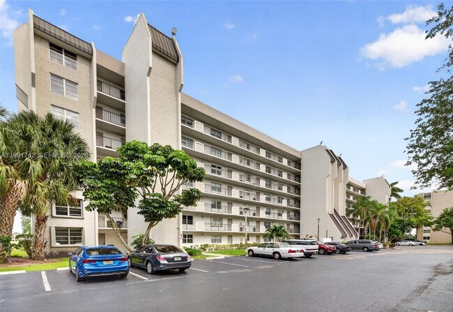 Building Photo - 3100 W Rolling Hills Cir