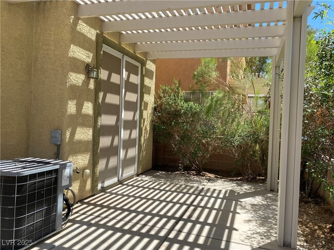 Building Photo - 3627 Water Song Dr