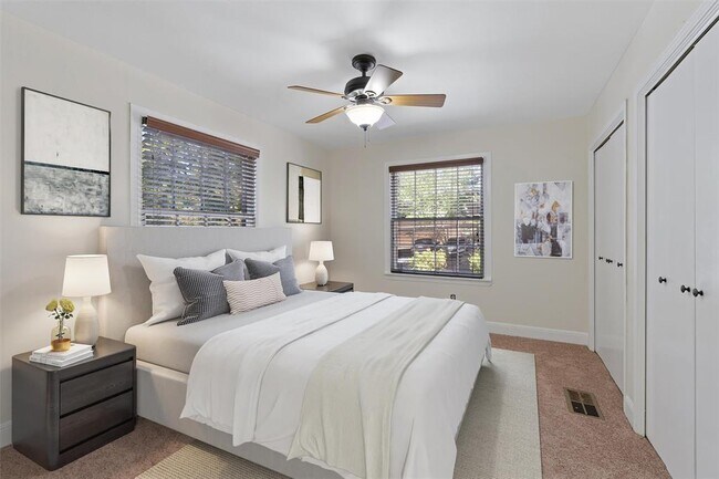 Building Photo - 914 E 32nd St