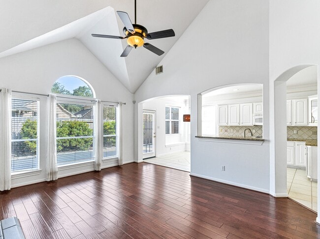 Building Photo - 5407 Lake Pl Dr