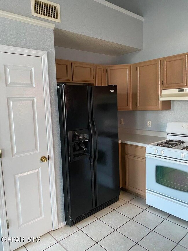 Building Photo - 1445 Plaza Verde Dr