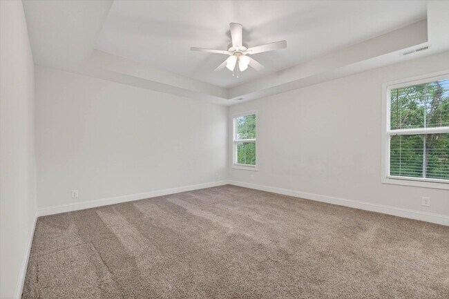 Building Photo - 4 Bedroom Pet Friendly Home For Rent with Club House, Comm. Pool, & Comm Gym Access!