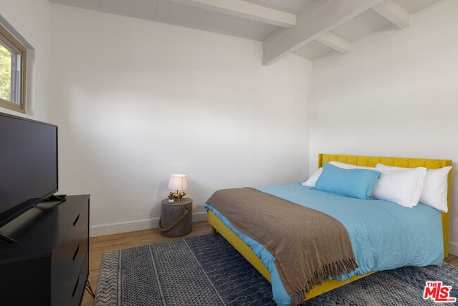 Building Photo - 44251 Russell Ln