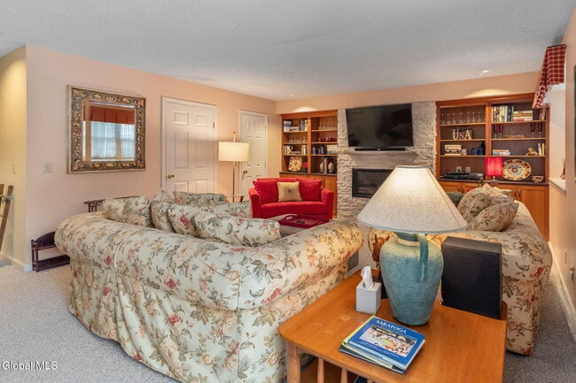 Building Photo - 158 Kaydeross Park Rd