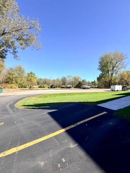 Building Photo - 413 Rowley St