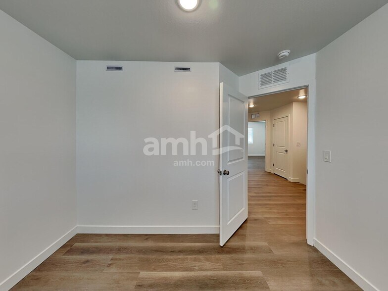 Building Photo - 12507 W Flynn Ln