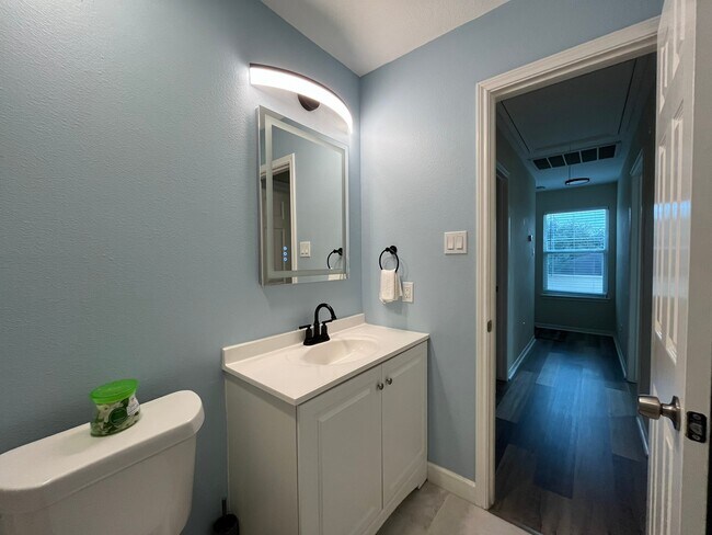 Building Photo - 20702 Settlers Lake Cir N