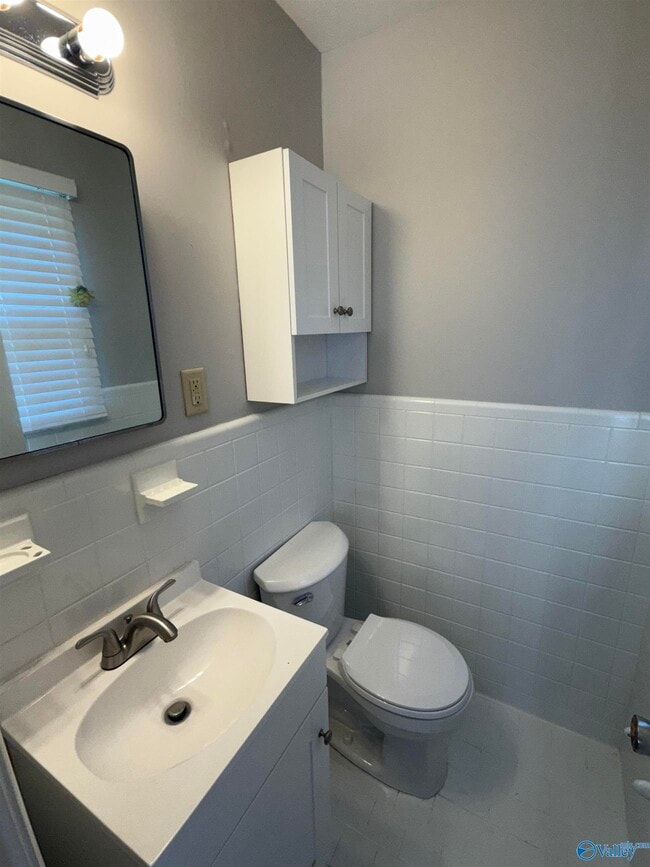 Building Photo - 300 McAlpine Dr SE